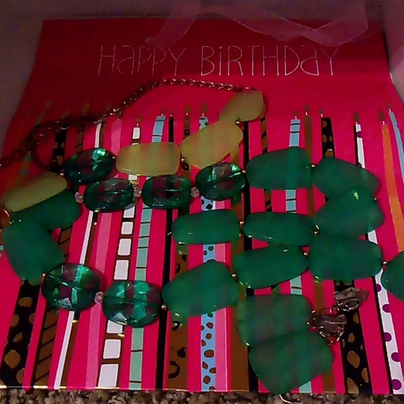 Green is the color of bliss - Picture 3 of 4